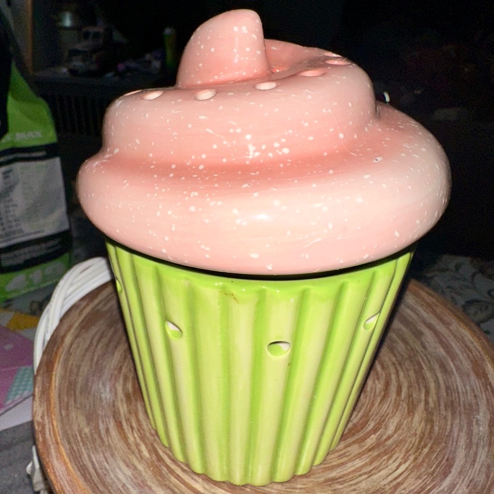 Scentsy Cupcake Shaped Ceramic Warmer
